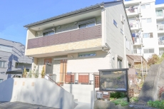 広い吹き抜け空間のあるLDK
